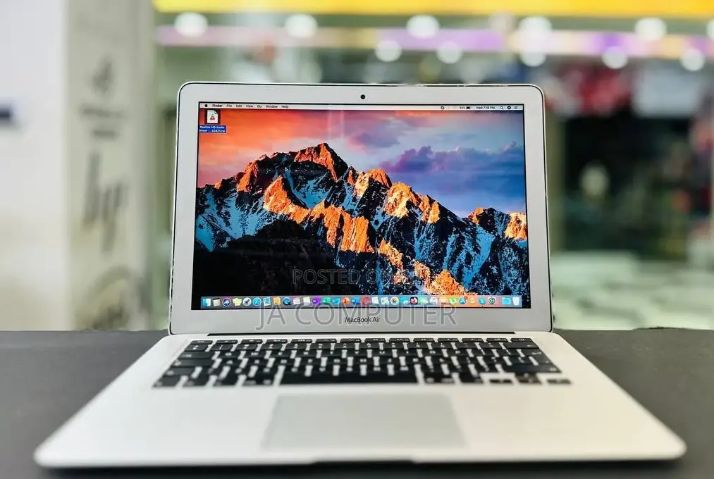 New Laptop Apple MacBook Air 2015 8GB Intel Core I7 SSD 512GB