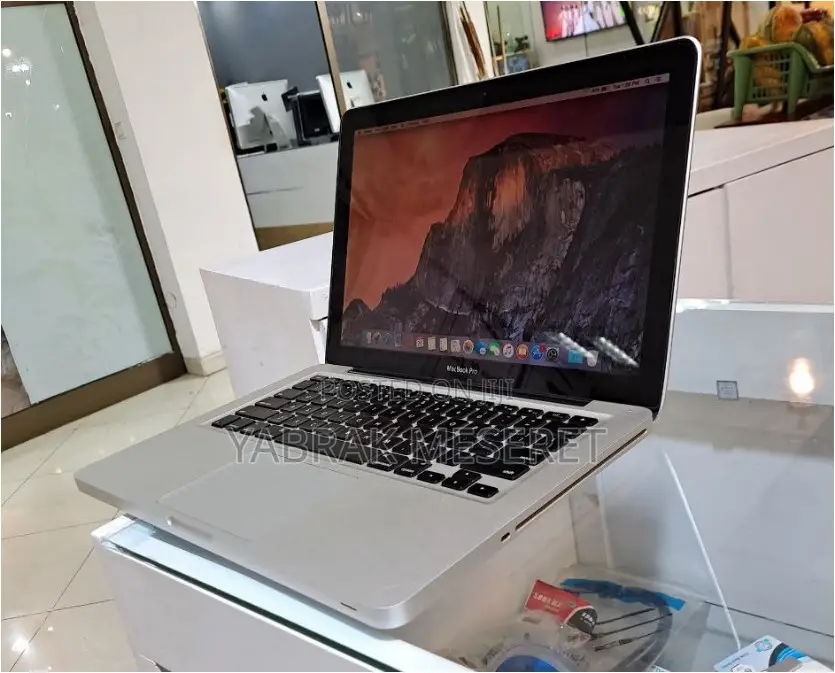 New Laptop Apple MacBook 2012 4GB HDD 500GB