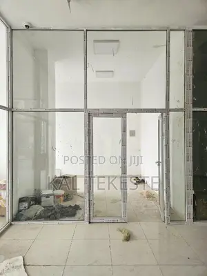 የንግድ ሱቆች በመሀል ቦሌ