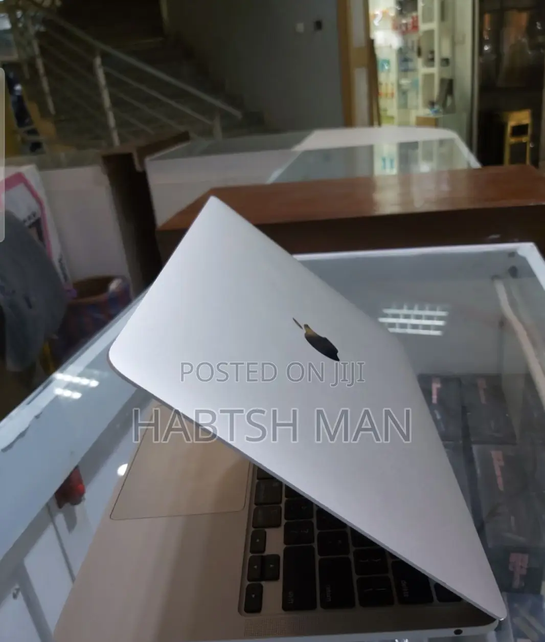 New Laptop Apple MacBook Pro 2020 8GB Intel Core I5 SSD 256GB