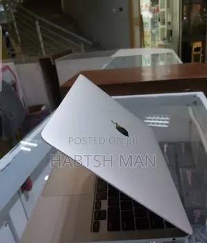 New Laptop Apple MacBook Pro 2020 8GB Intel Core I5 SSD 256GB