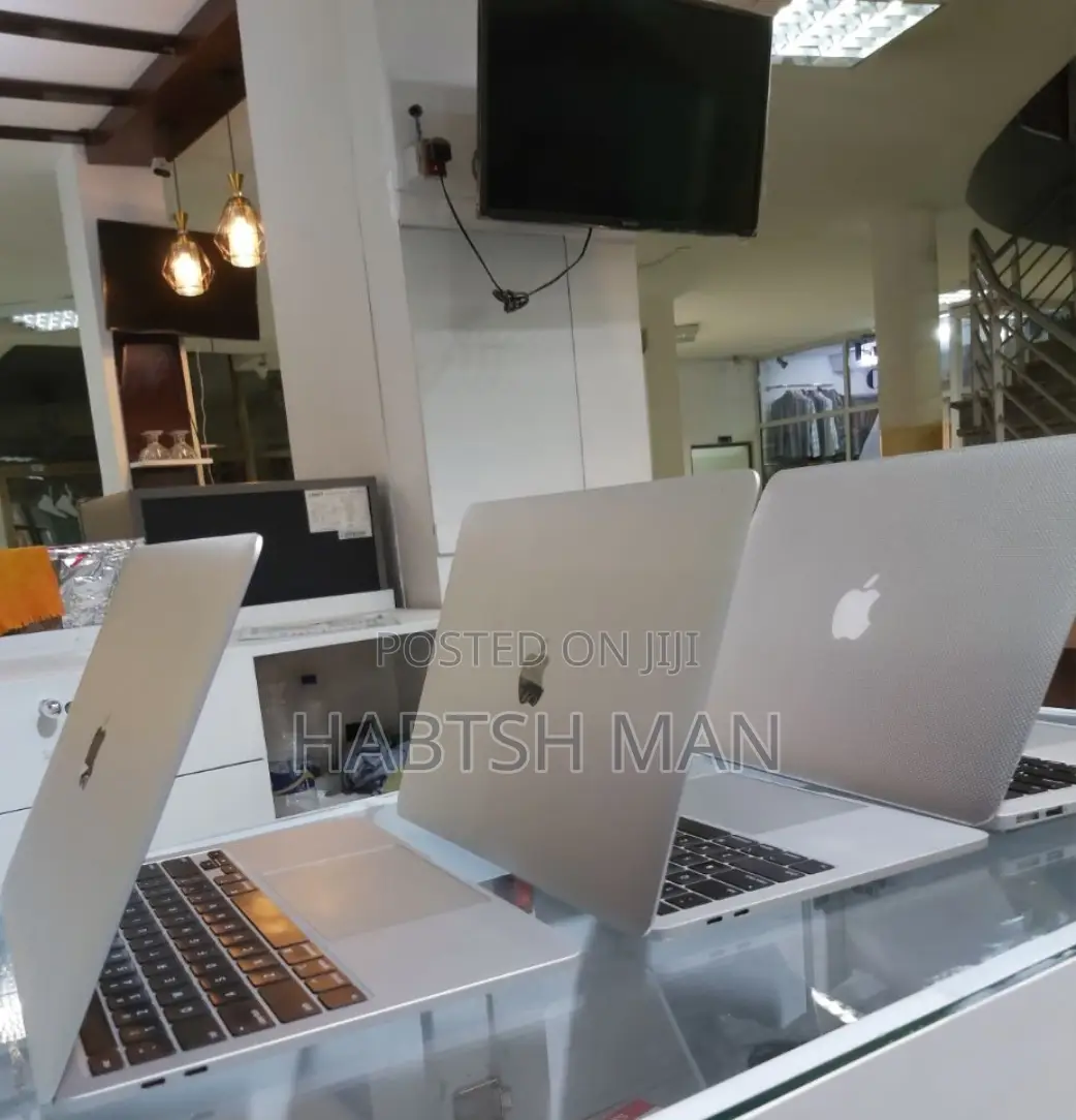 New Laptop Apple MacBook Pro 2020 8GB Intel Core I5 SSD 256GB