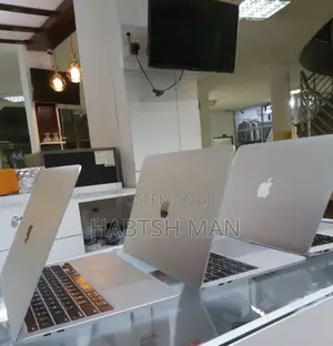New Laptop Apple MacBook Pro 2020 8GB Intel Core I5 SSD 256GB