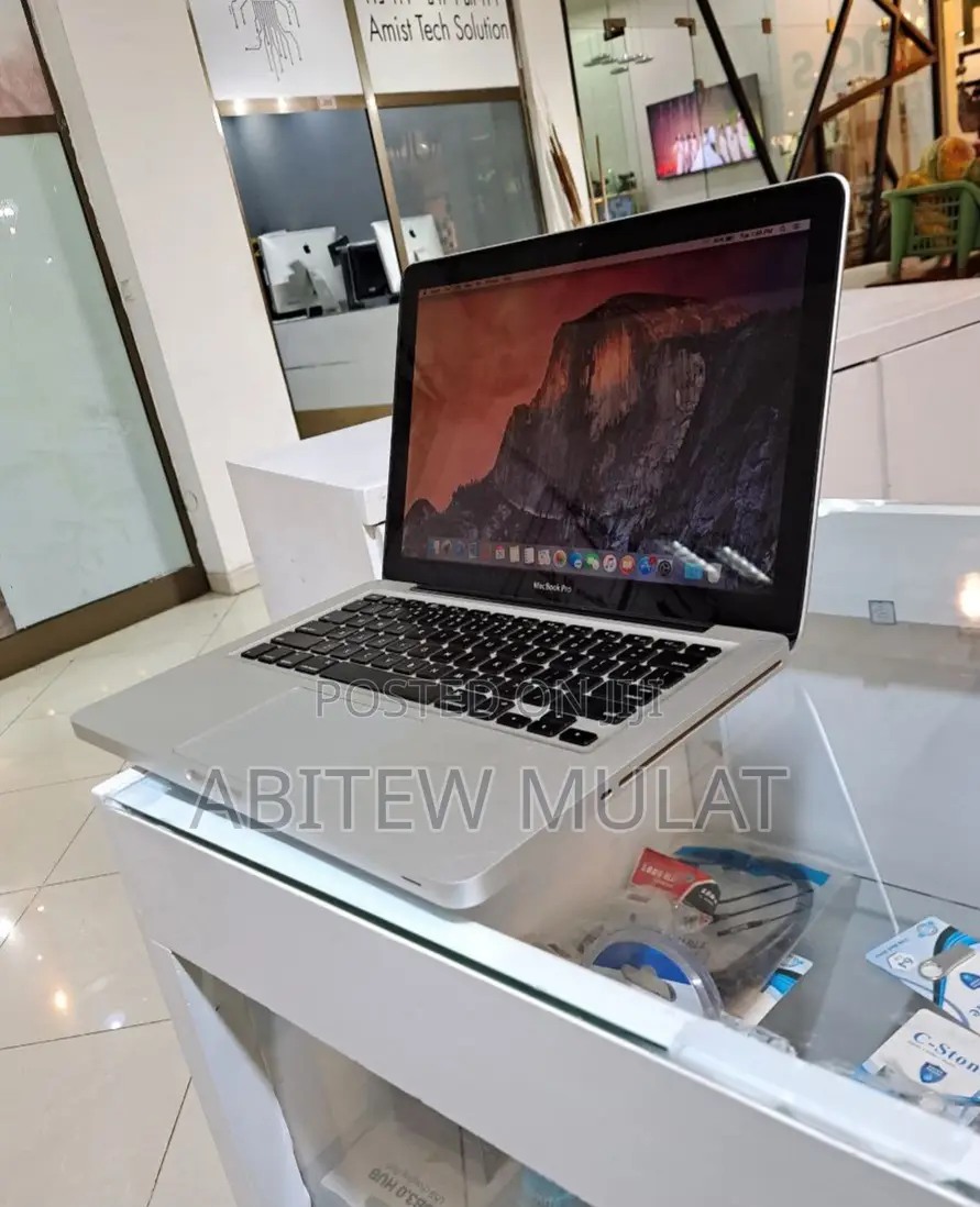 New Laptop Apple MacBook Pro 2012 8GB Intel Core 2 Quad HDD 320GB