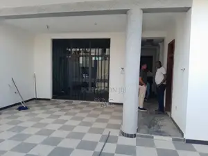 5bdrm House in አያት 49 ዲያስቦራ(ቦሌ አራብሳ, Bole for sale