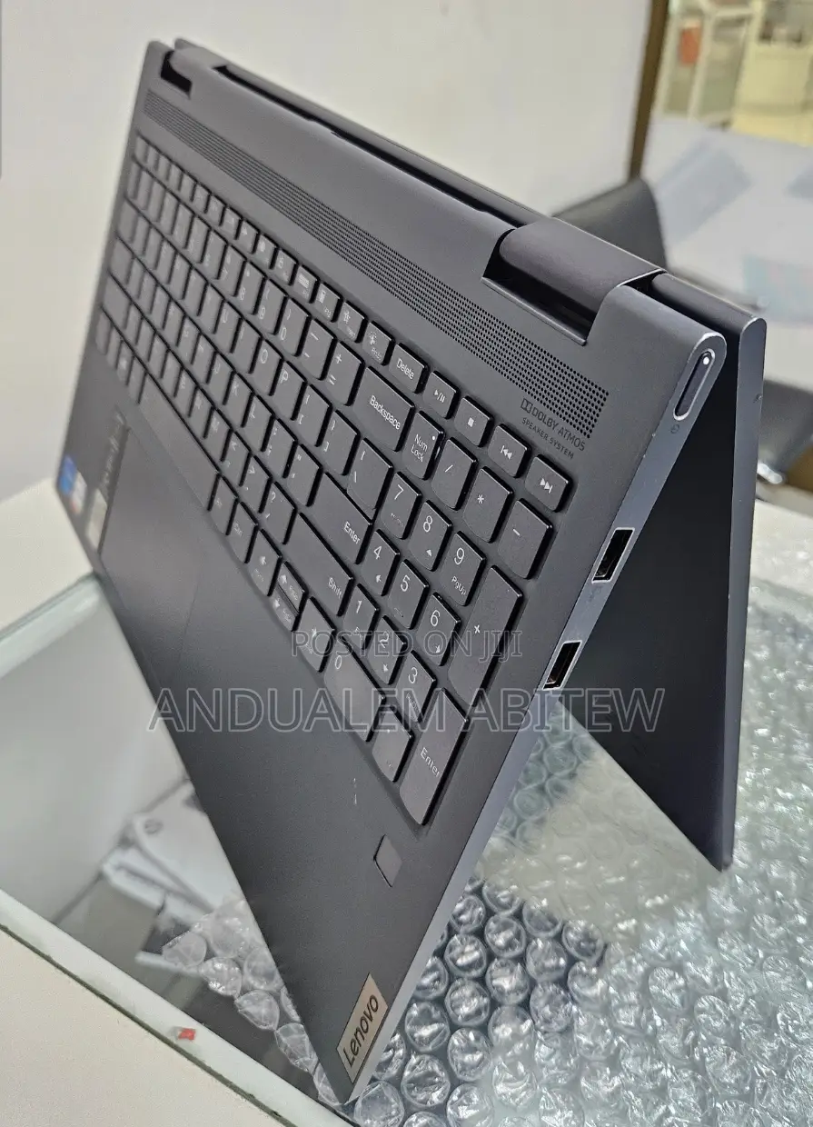 New Laptop Lenovo Yoga 700 8GB Intel Core I5 SSD 512GB