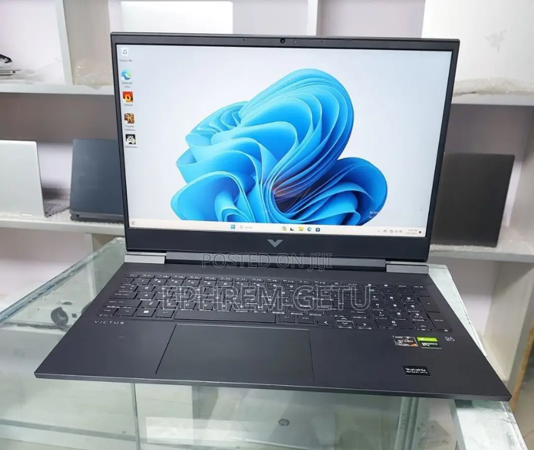 New Laptop HP Victus 16 8GB AMD Ryzen 7 SSD 1T