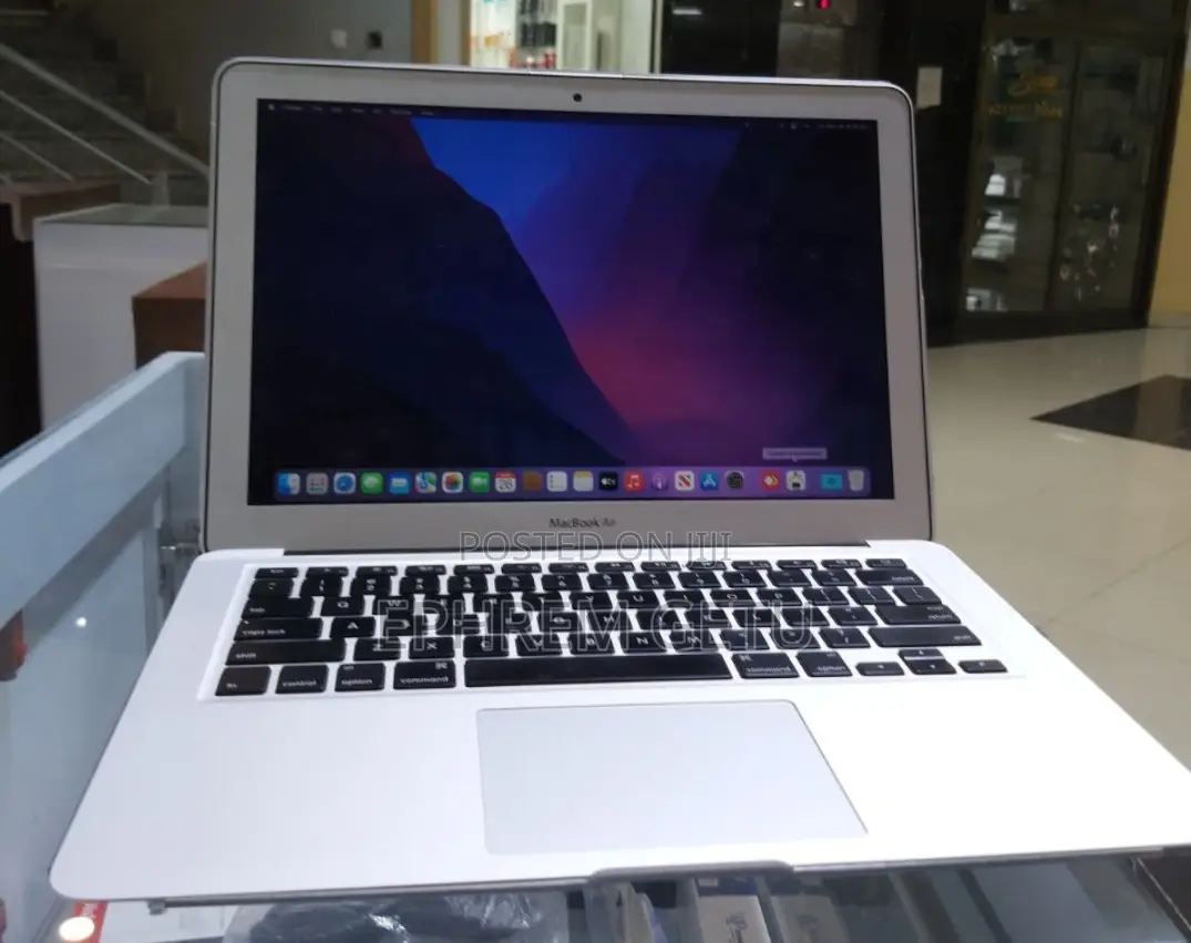 New Laptop Apple MacBook Air 2015 4GB Intel Core I5 SSD 128GB