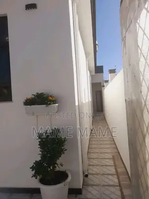 5bdrm Villa in Addis Abeba, Bole for sale