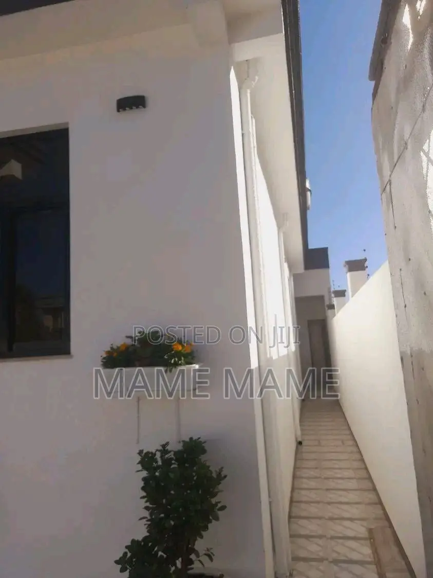 5bdrm Villa in Addis Abeba, Bole for sale