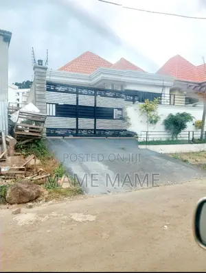 5bdrm Villa in Addis Abeba, Bole for sale