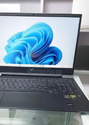 New Laptop HP Victus 16 8GB AMD Ryzen 7 SSD 1T