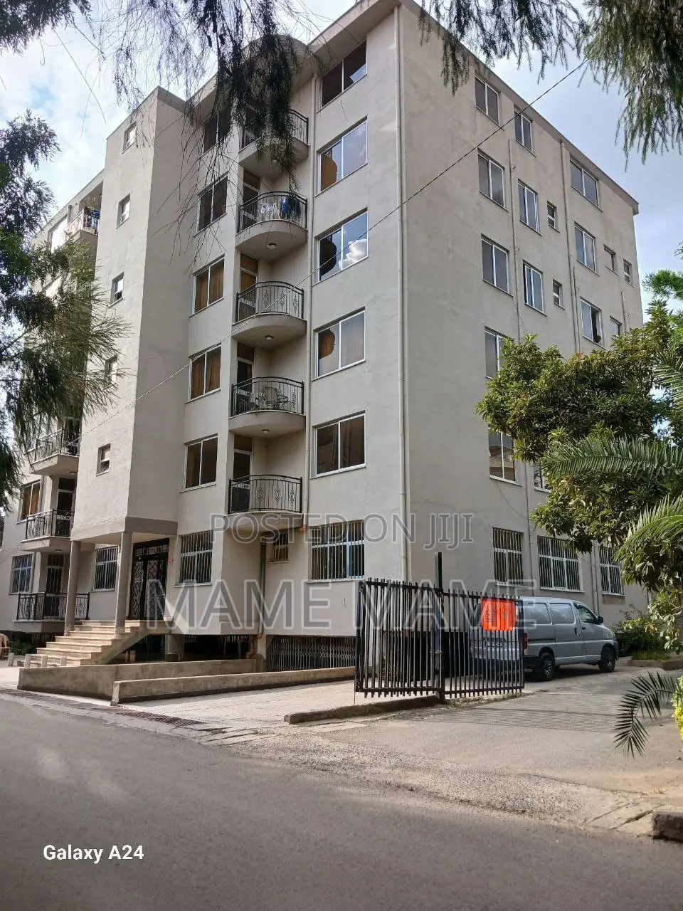 17bdrm Apartment in Addis Abeba, Bole for sale
