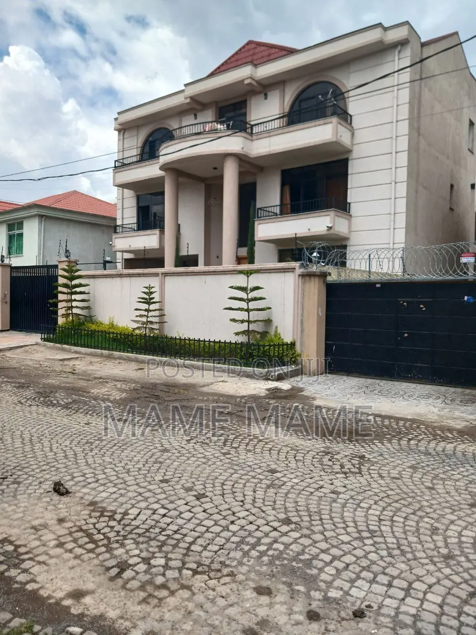 9bdrm House in Addis Abeba, Bole for sale