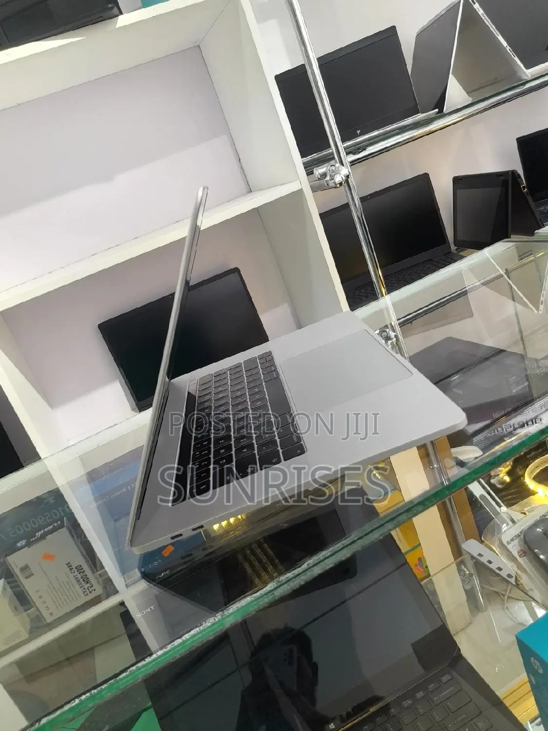 New Laptop Apple MacBook Pro 2016 16GB Intel Core I7 SSD 256GB