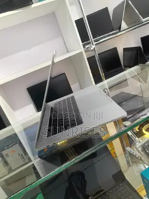 New Laptop Apple MacBook Pro 2016 16GB Intel Core I7 SSD 256GB