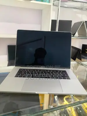 New Laptop Apple MacBook Pro 2016 16GB Intel Core I7 SSD 256GB