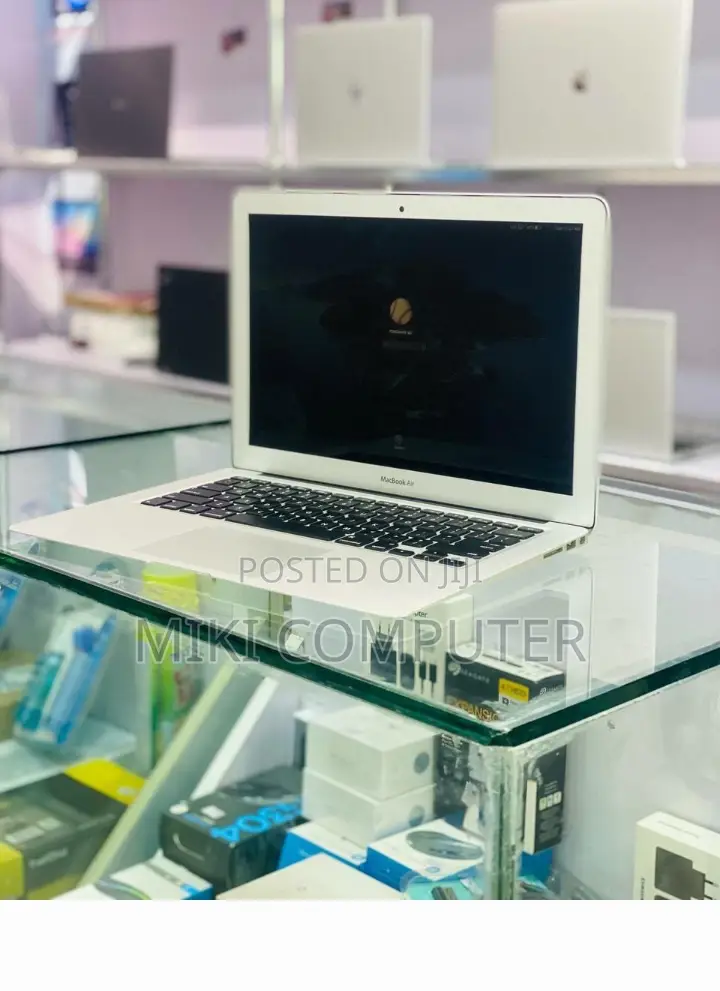 New Laptop Apple MacBook Pro 2017 8GB Intel SSD 128GB