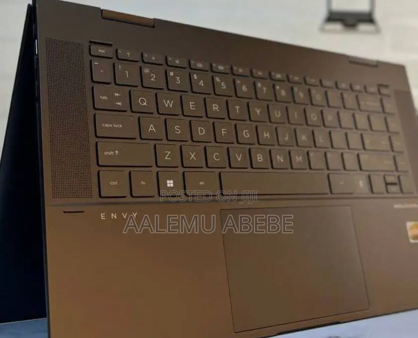 New Laptop HP Envy X360 8GB AMD Ryzen 5 SSD 512GB