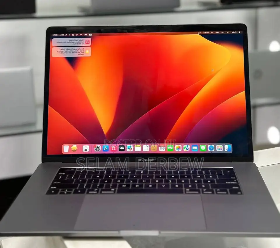 New Laptop Apple MacBook Pro 2018 16GB Intel Core I7 SSD 512GB