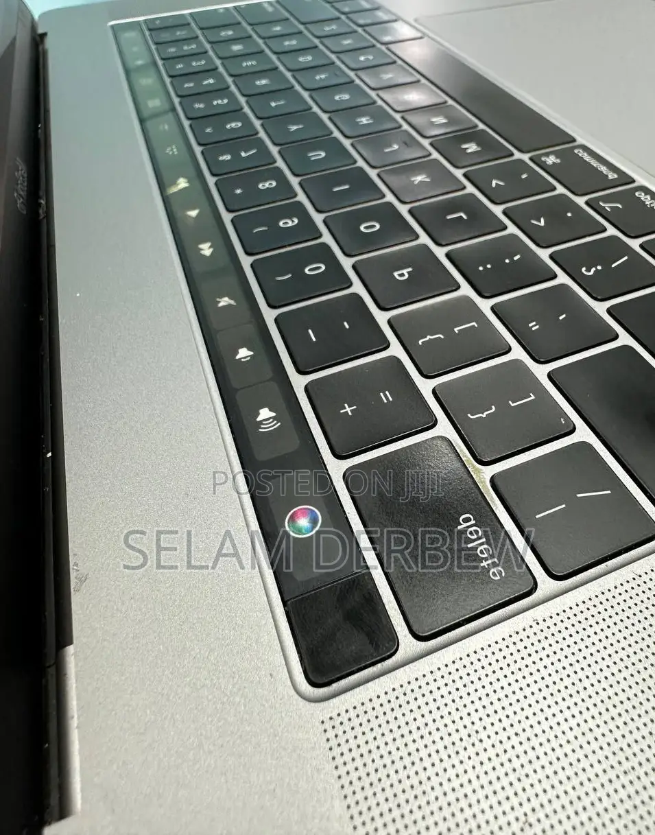 New Laptop Apple MacBook Pro 2018 16GB Intel Core I7 SSD 512GB