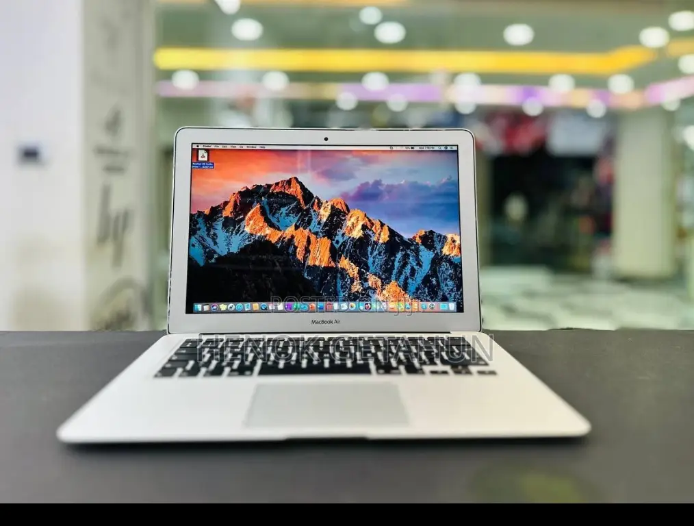 New Laptop Apple MacBook Air 2023 M2 8GB Intel Core I7 SSD 512GB