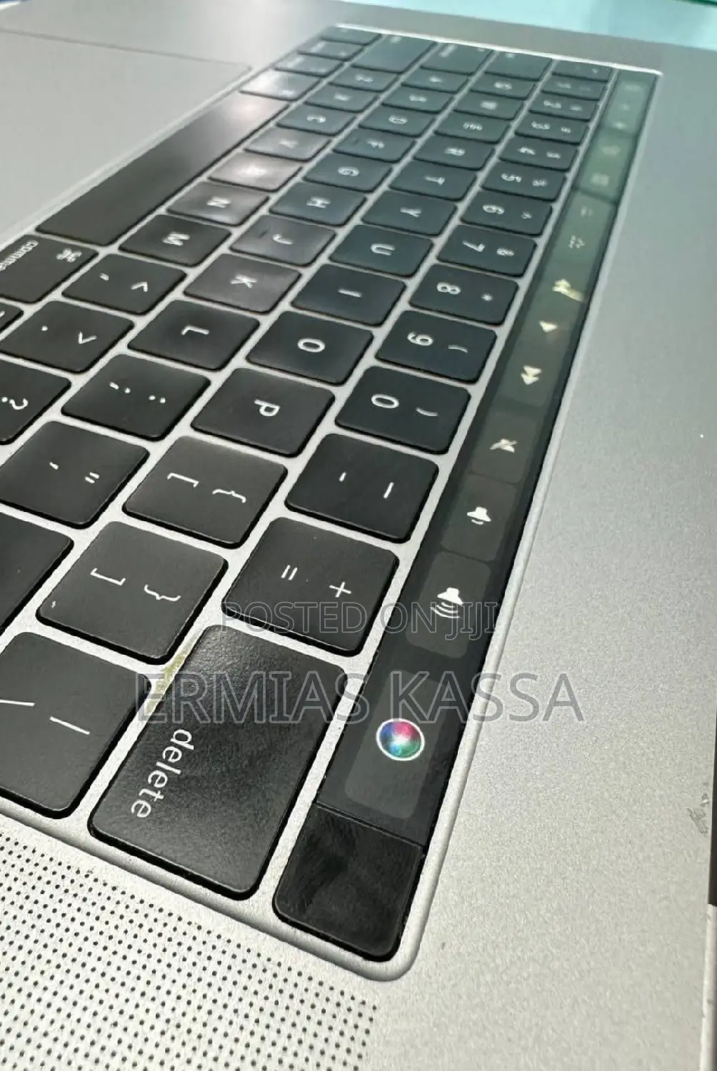 New Laptop Apple MacBook Pro 2018 16GB Intel Core I7 SSD 512GB