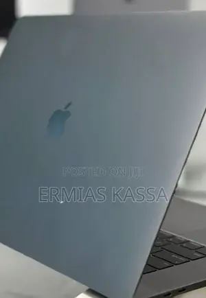 New Laptop Apple MacBook Pro 2018 16GB Intel Core I7 SSD 512GB