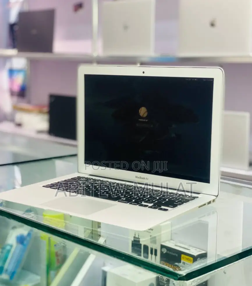 New Laptop Apple MacBook Pro 2017 8GB Intel Core I5 SSD 128GB