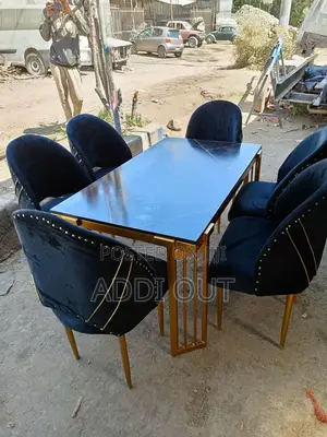 መመገቢያ ጠረጴዛ