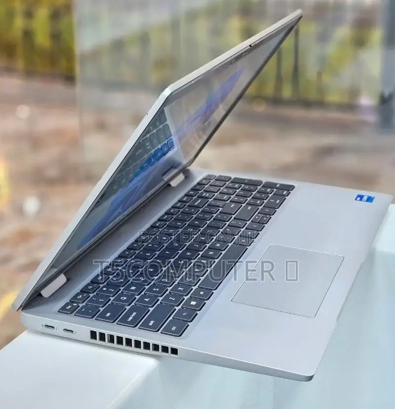 New Laptop Dell Precision 3561 16GB Intel Core I7 SSD 512GB