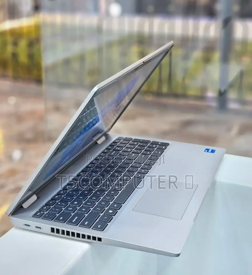 New Laptop Dell Precision 3561 16GB Intel Core I7 SSD 512GB