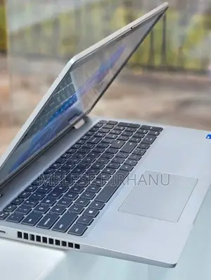 New Laptop Dell Precision 3561 16GB Intel Core I7 SSD 512GB