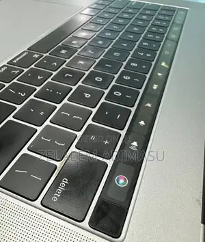 New Laptop Apple MacBook 2018 16GB Intel Core I7 SSD 512GB