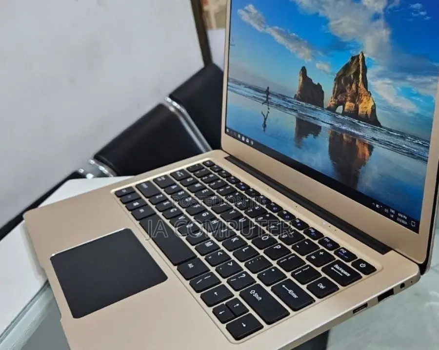 New Laptop Trekstor 4GB Intel Celeron SSD 256GB