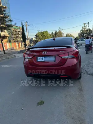 Hyundai Avante 2012 Red