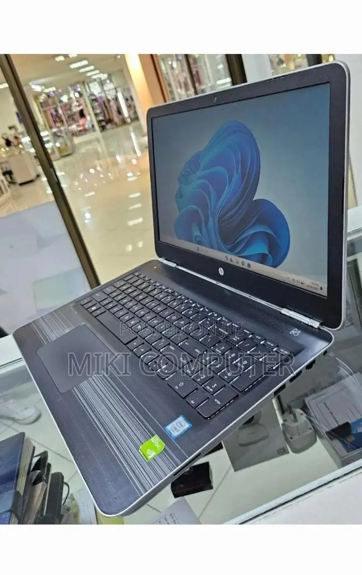 New Laptop HP Pavilion 10 8GB Intel Core i5 SSD 512GB