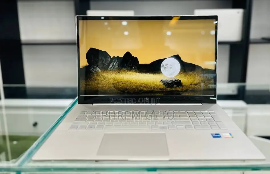 New Laptop HP Pavilion 17 16GB Intel Core I7 SSD 512GB