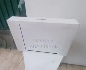 New Laptop Apple MacBook Air 2022 M2 16GB Intel Core i7 SSD 256GB