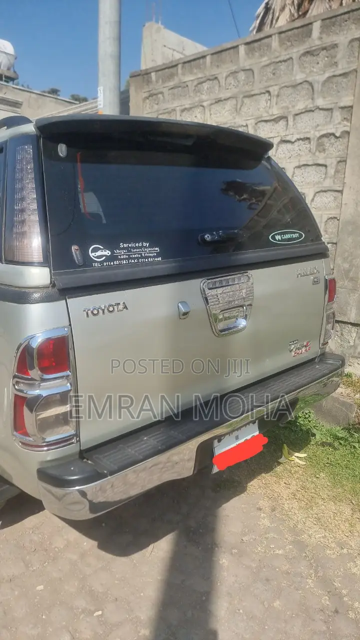 Toyota Hilux 2012 Silver