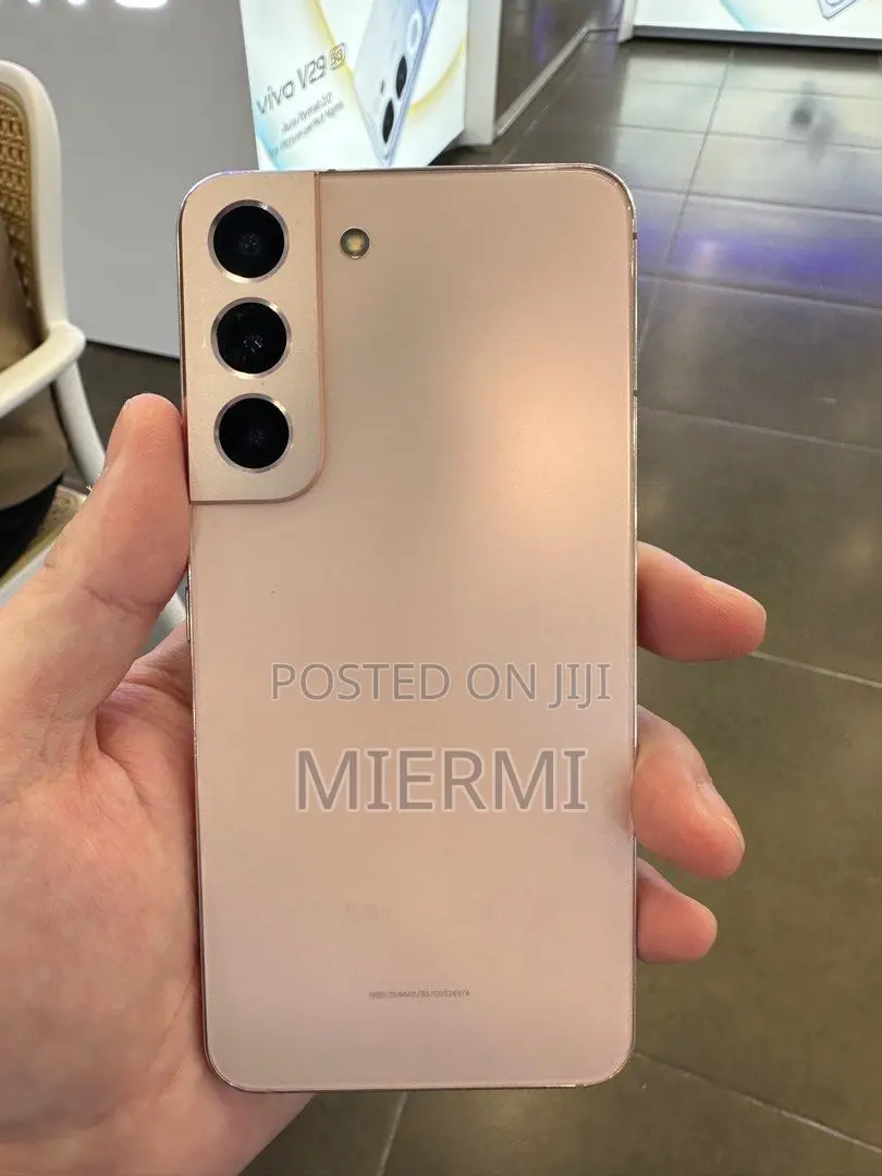 New Samsung Galaxy S22 5G 128 GB Gold