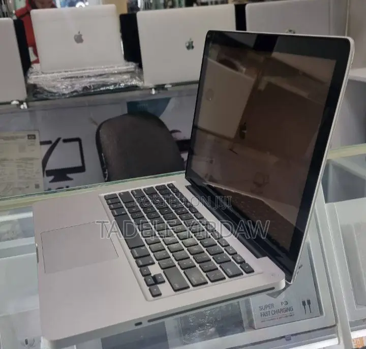 New Laptop Apple MacBook Pro 2012 8GB Intel Core I5 SSD 256GB