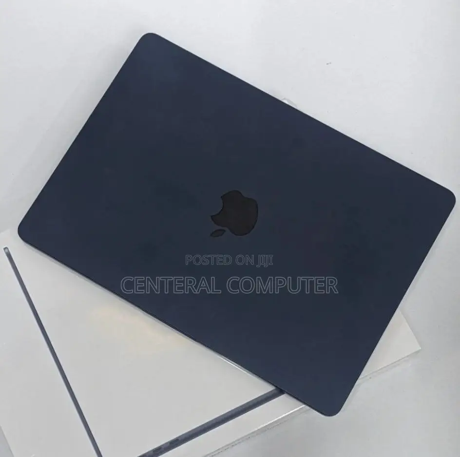 New Laptop Apple MacBook Air 2022 M2 8GB Apple M2 Ultra SSD 256GB