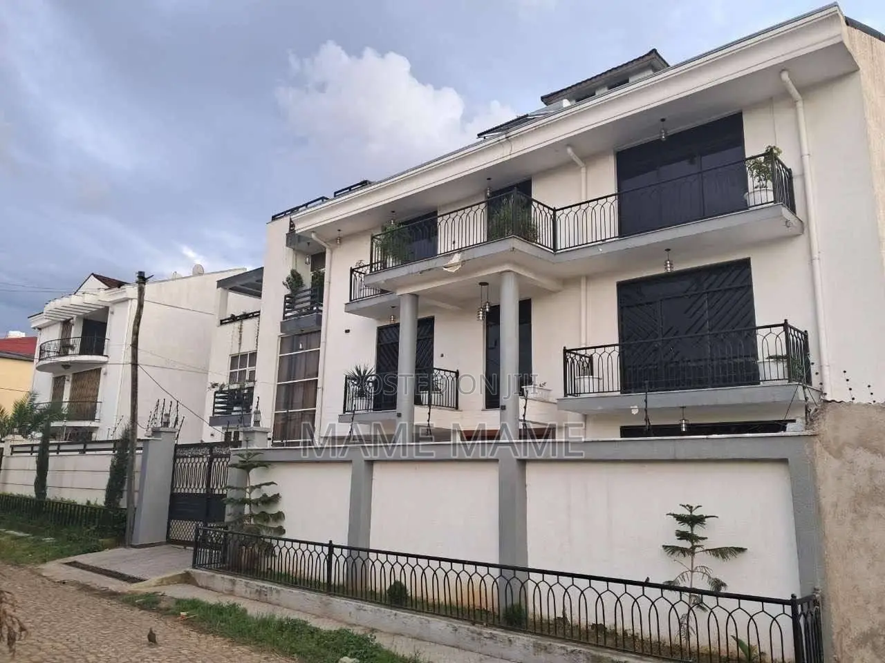 7bdrm House in Addis Abeba, Bole for sale