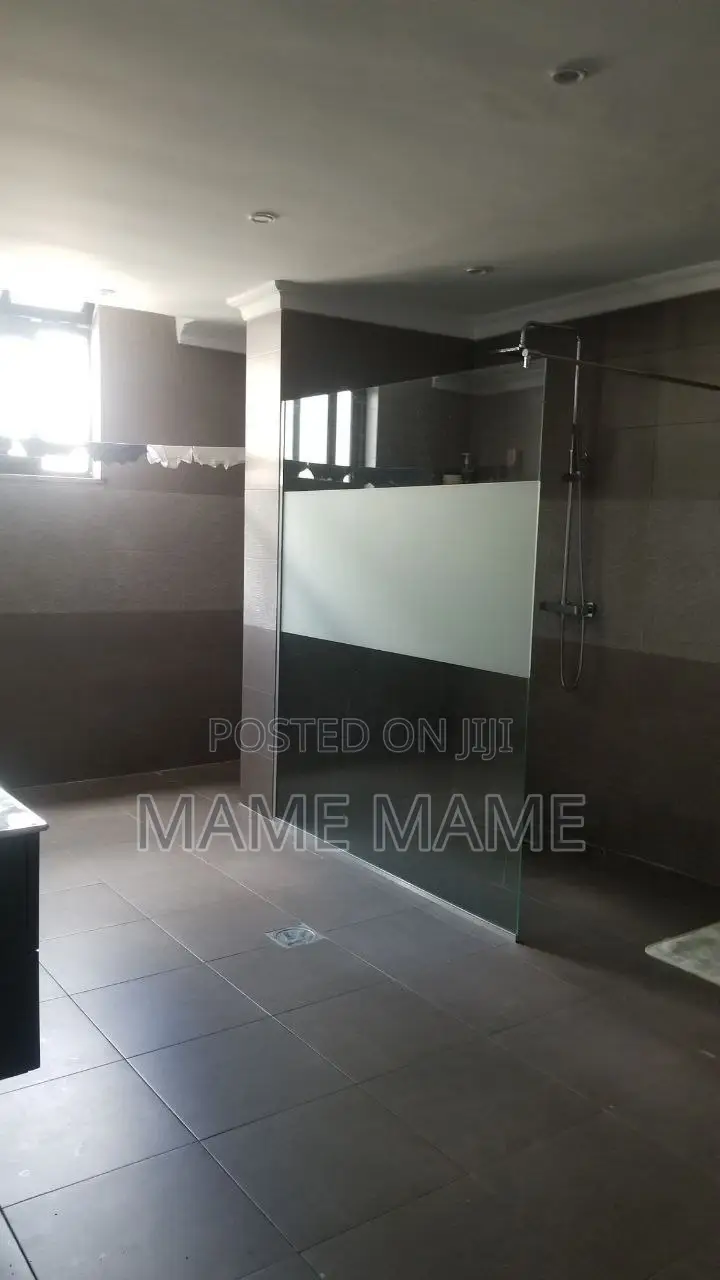 7bdrm House in Addis Abeba, Bole for sale