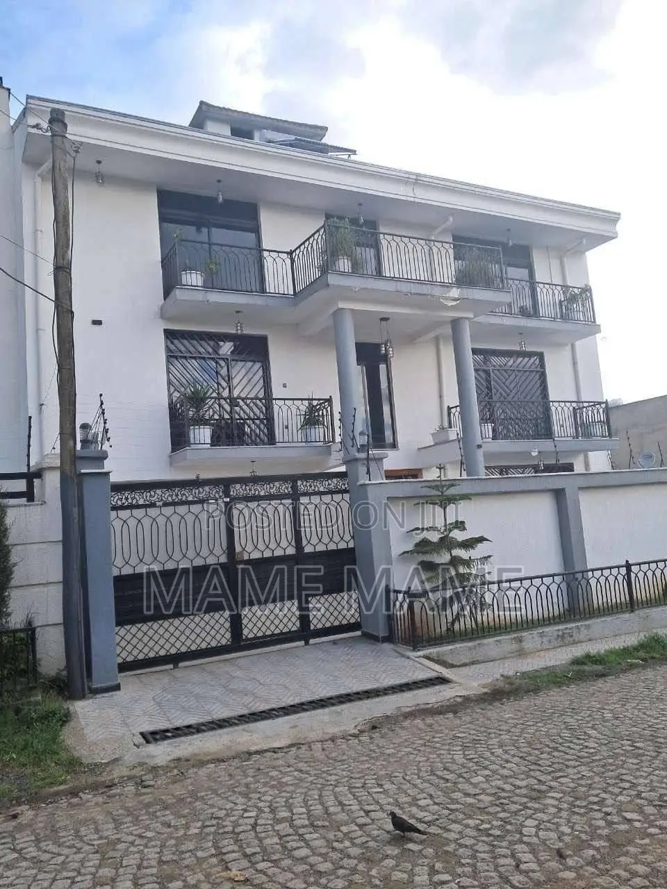 7bdrm House in Addis Abeba, Bole for sale