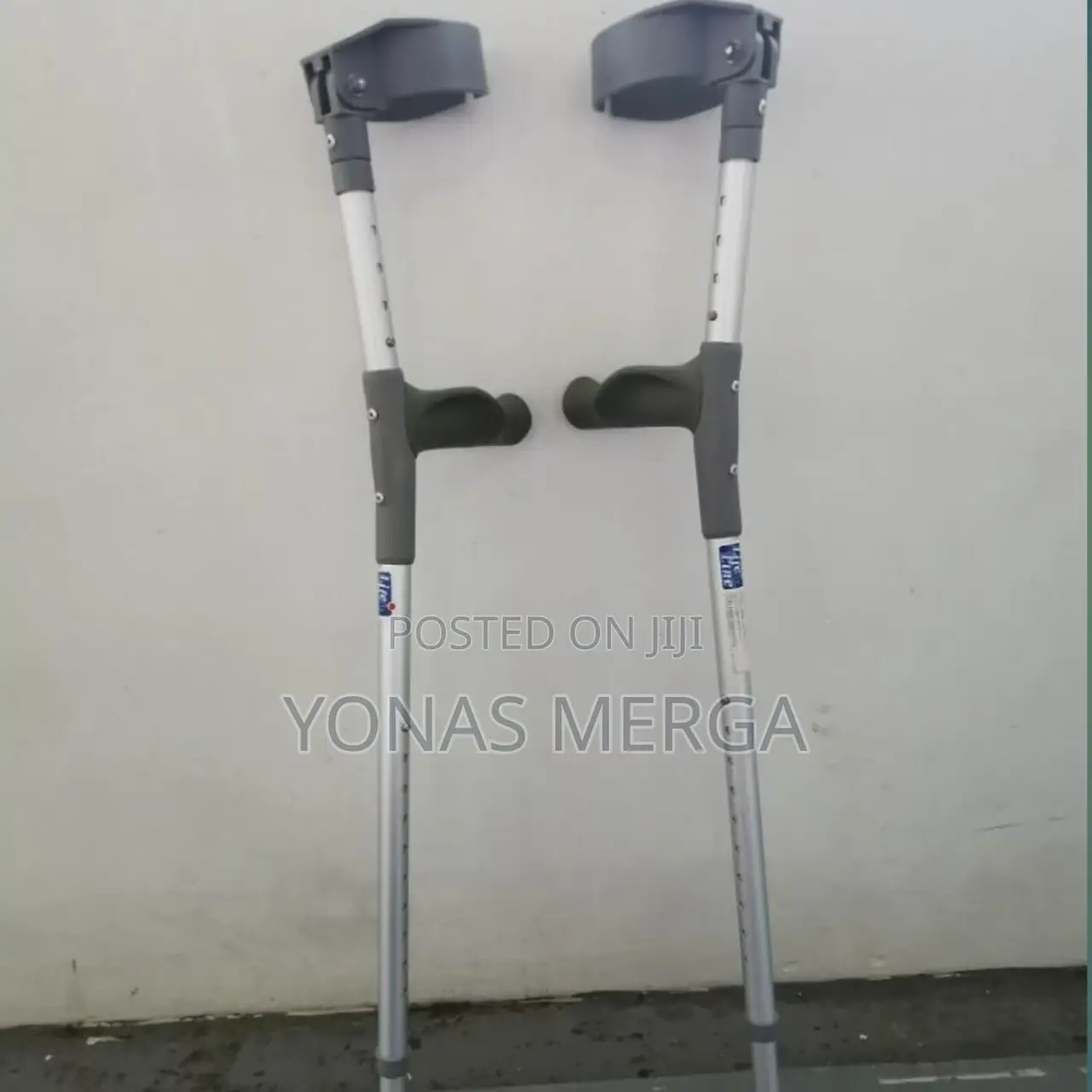 Crutches /Adult Forearm Crutches With Swivel Closure Cuffs