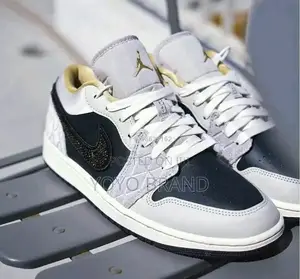 Photo - Air Jordan 1 Low