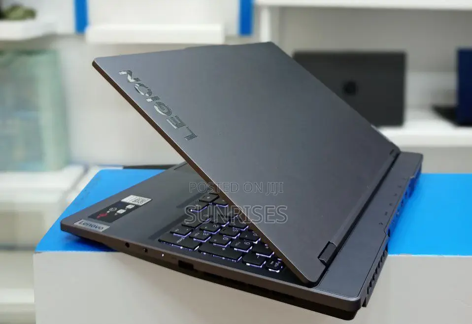 New Laptop Lenovo Legion 5 16GB AMD Ryzen 7 SSD 512GB