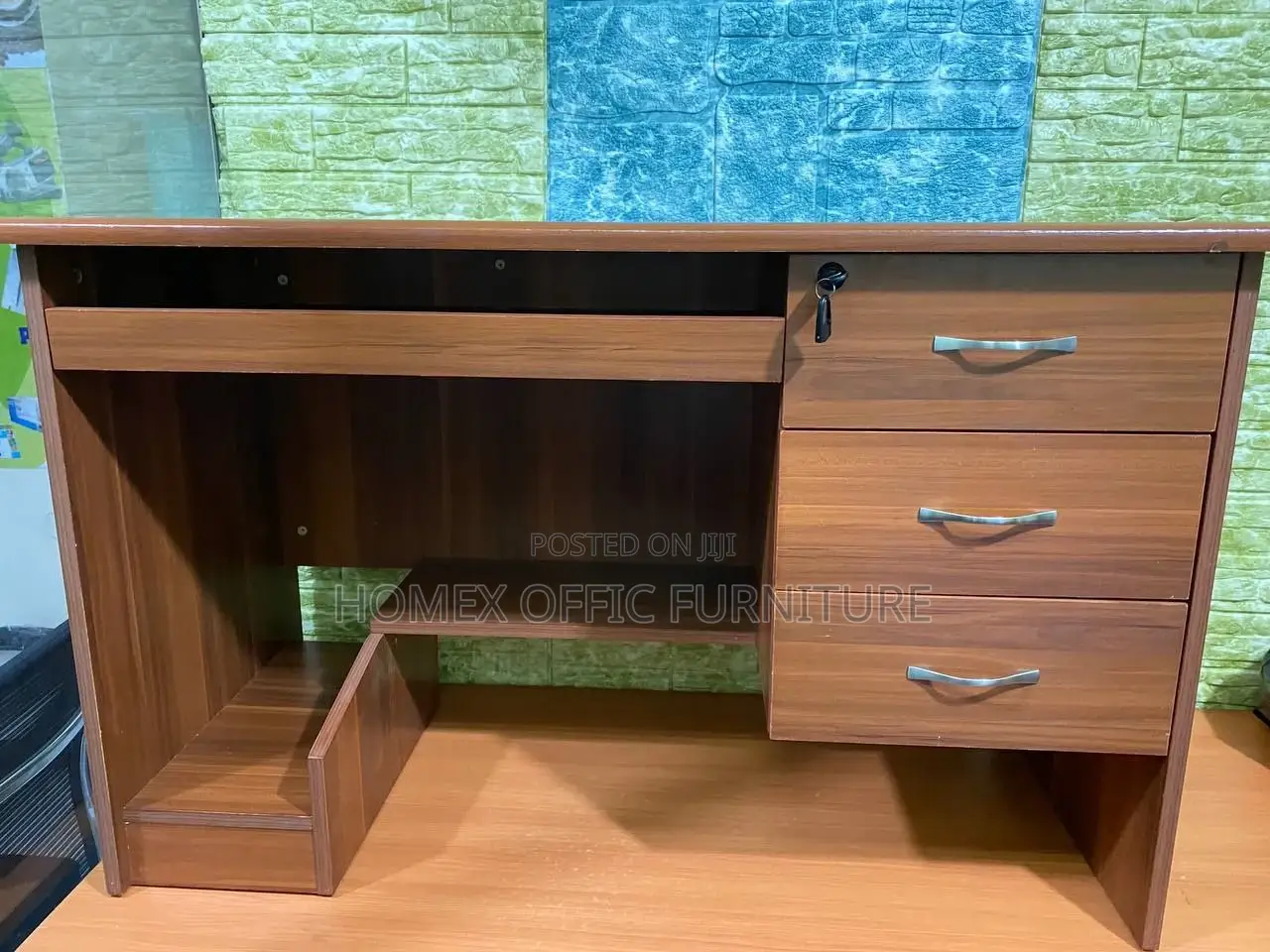 Office Secreterial and Staff Desk የሴክሬተሪ እና ስታፍ ዴስክ